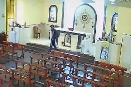 el-momento-del-robo-quedo-grabado-en-una-camara-I3R7C4KGGFAZLIVXSFD3ARXAJI