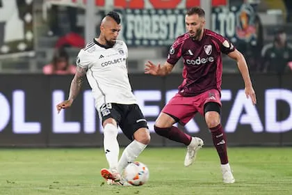 en-la-ida-en-santiago-de-chile-colo-colo-y-river-DAH2NQKY3VAVHCPMYWBEVEUC2Q