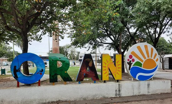 uno-de-los-tantos-carteles