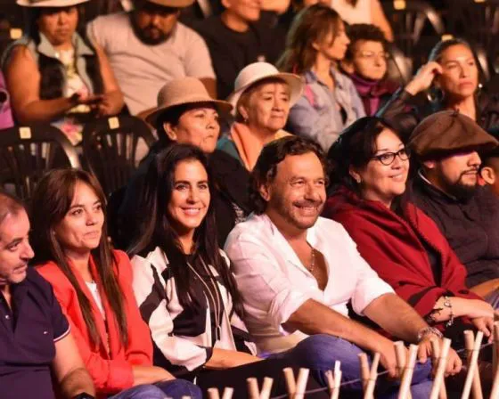 94347-gustavo-saenz-compartio-con-miles-de-saltenios-y-turistas-los-50-anios-de-la-serenata-a-cafayate