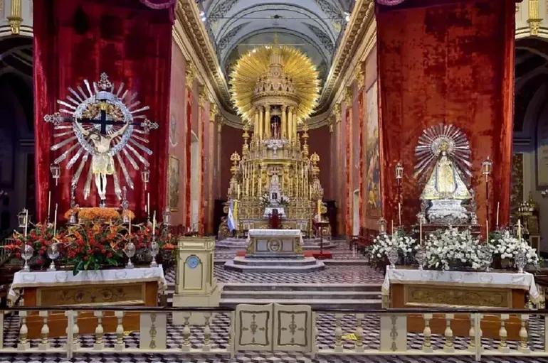 el-senor-y-la-virgen-del-milagro-estan-la-catedral-salta