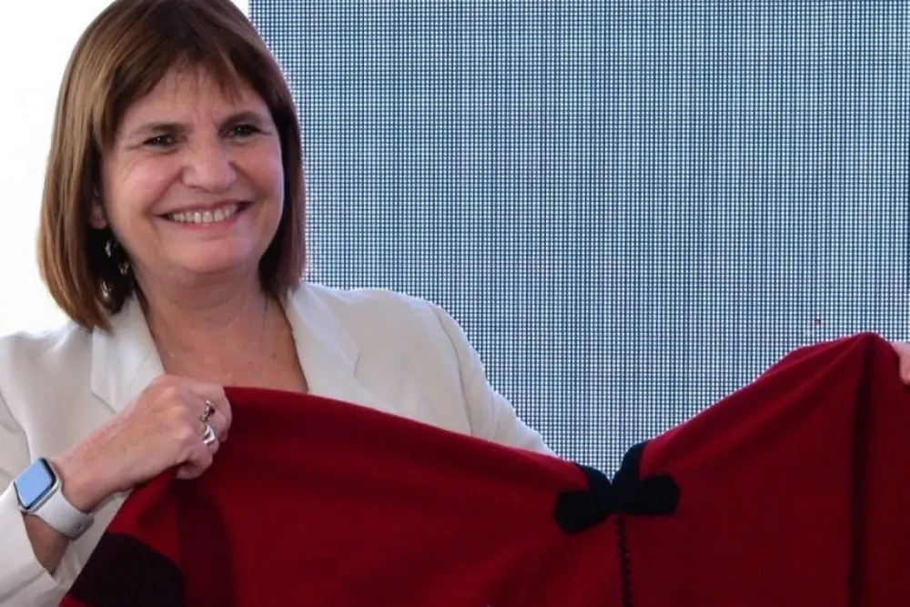 23279-patricia-bullrich-llega-a-salta-para-participar-en-los-actos-en-honor-a-guemes