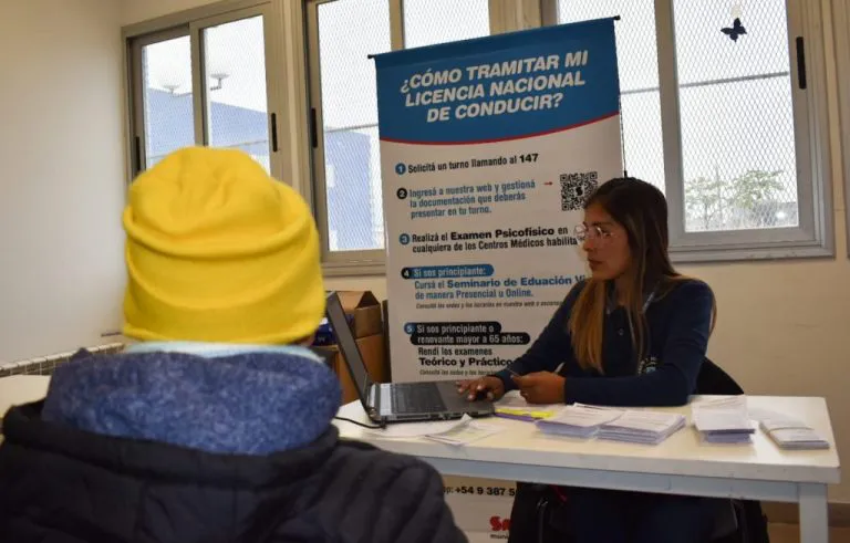 oficina-movil-licencias-1-768x491