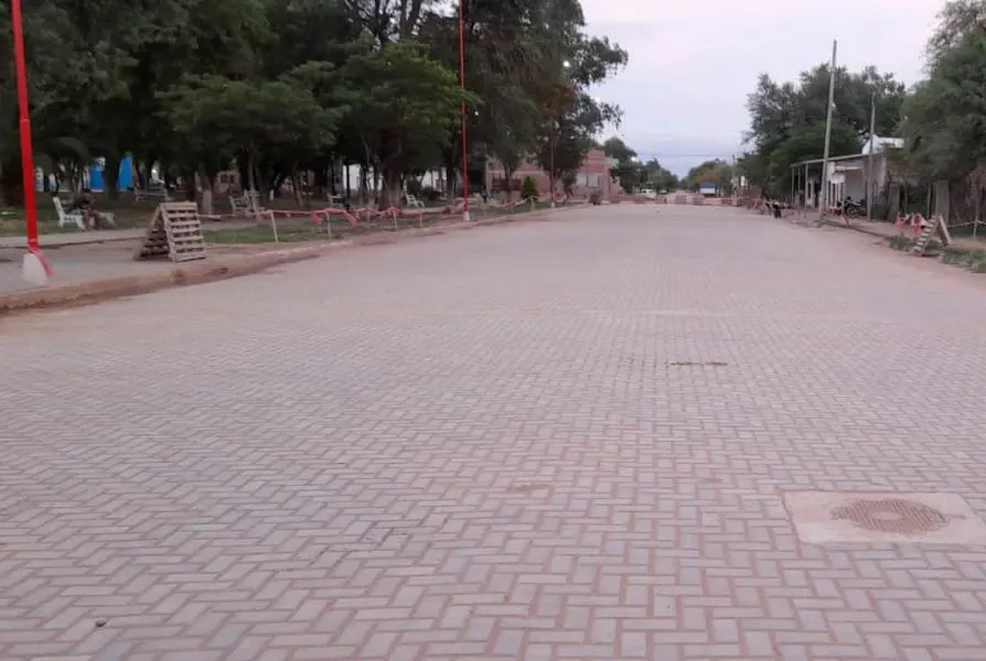 82131-pavimento-y-alumbrado-publico-en-coronel-juan-sola