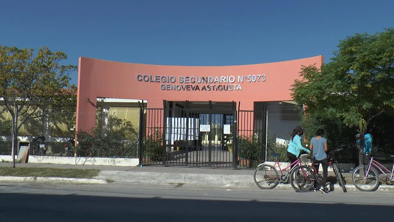 Colegio-Secundario-Genoveva-Astigueta-No-5073