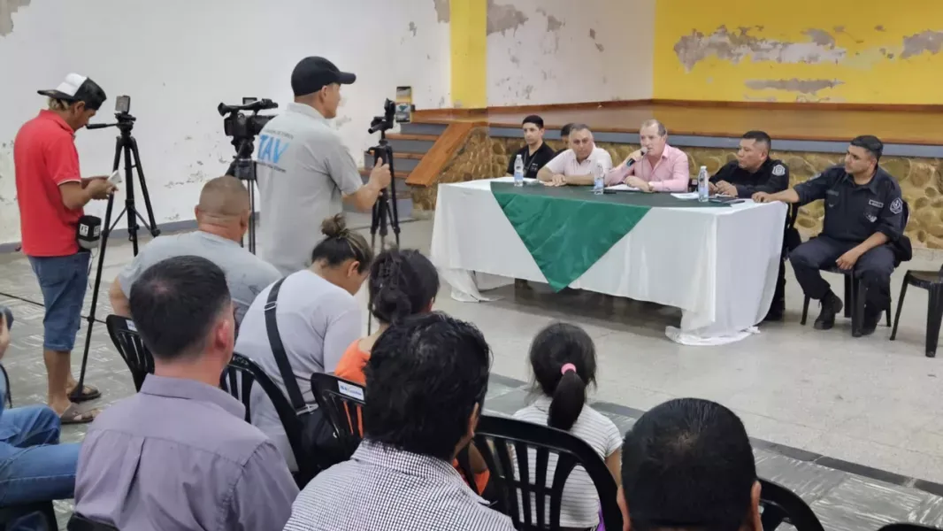 98922-reforzaran-el-trabajo-preventivo-policial-en-barrios-de-apolinario-saravia