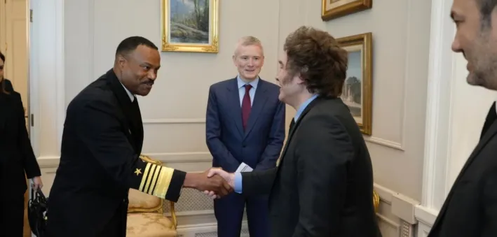 Captura de pantalla_29-4-2025_163059_radiomitre.cienradios.com