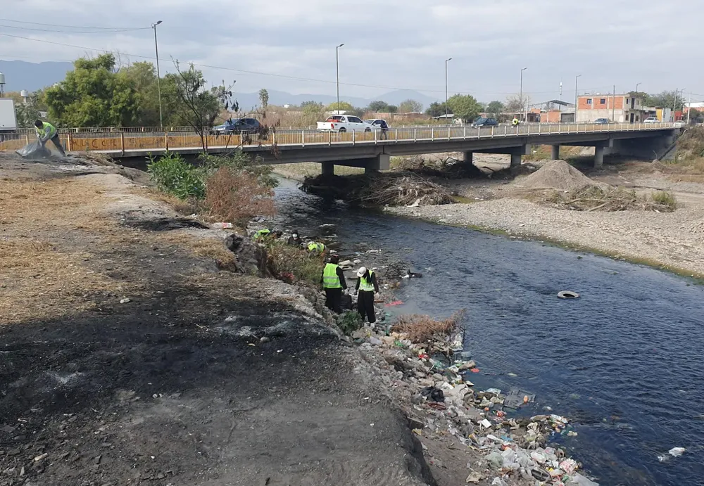 limpieza-en-rio-arenales-5