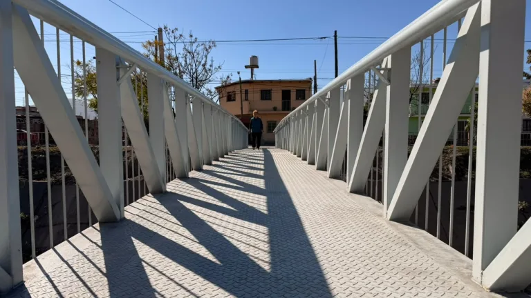pasarela-habilitada-en-el-canal-yrigoyen-5-768x432