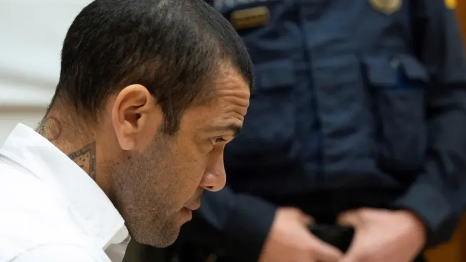 dani_alves_crop1708597533279.jpg_1480801792