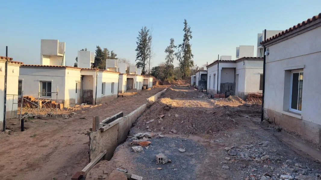 7956-en-coronel-moldes-y-el-carril-se-constato-el-avance-de-obras-de-viviendas