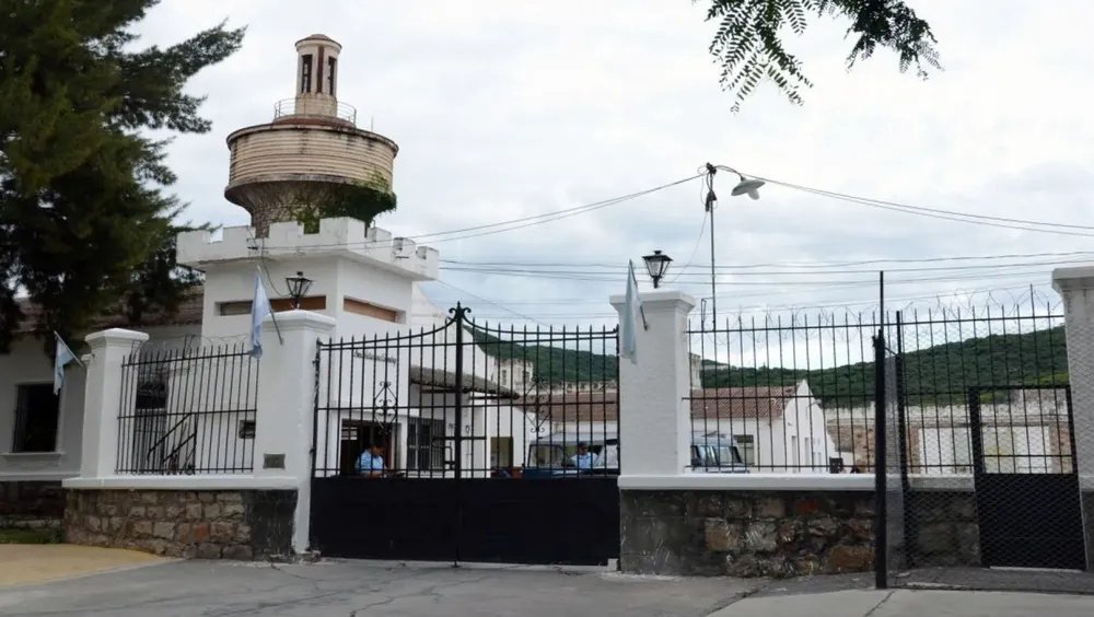 70146-tras-una-pelea-en-el-penal-de-villa-las-rosas-un-preso-tuvo-que-ser-trasladado-de-urgencia-al-hospital