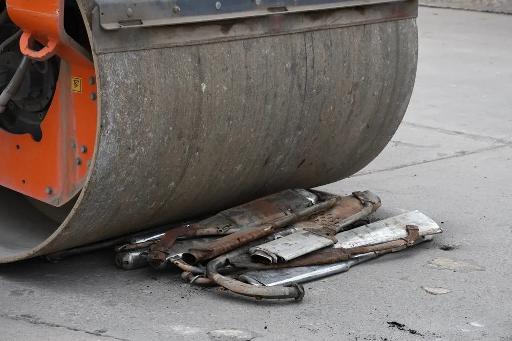 destruccion-de-canos-de-escape-4-scaled