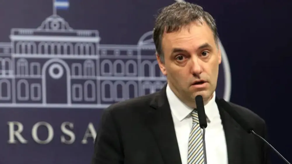 nota-1733109-manuel-adorni-cree-realidad-existe-1083782