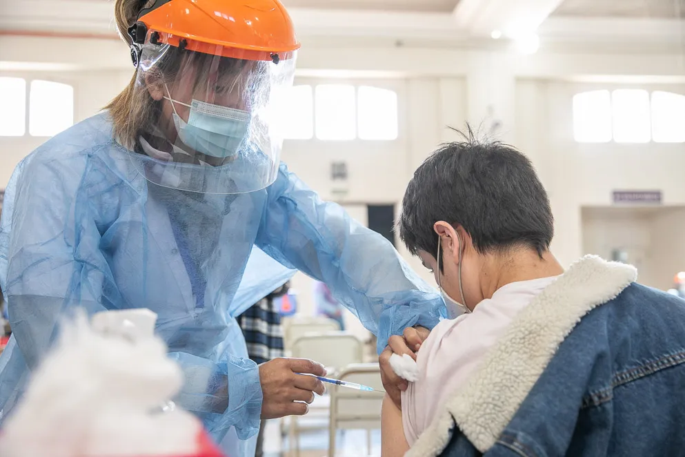 Calvo_Visita_Vacunatorio_Comedor_Universitario-3360