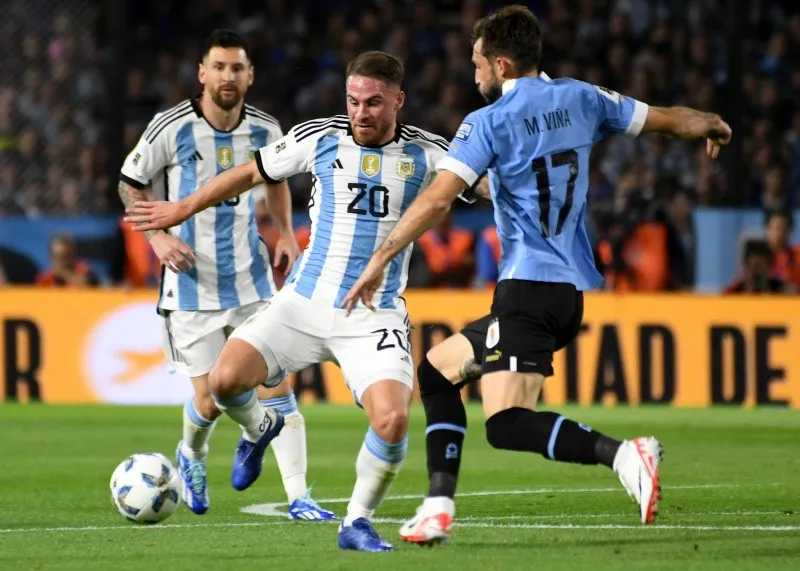 argentina-uruguay-eliminatorias.jpg_270691076