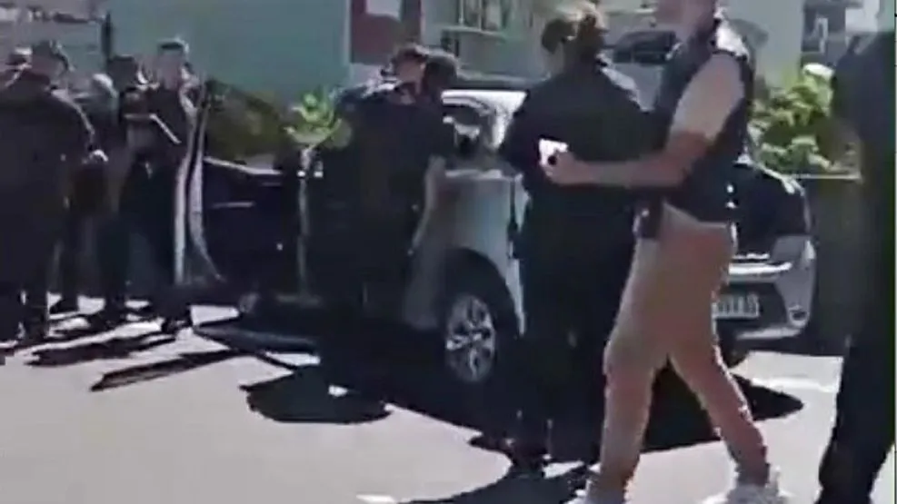 efectivos-de-la-policia-federal-se-enfrentaron-esta-tarde-a-los-tiros-con-tres-delincuentes-que-iban-en-un-vehiculo-por-la-autopista-25-de-mayo-1776567