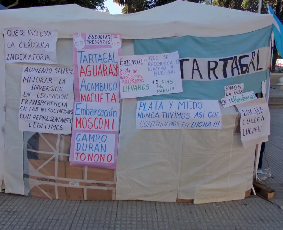 748559-carpa-20blanca-20docente