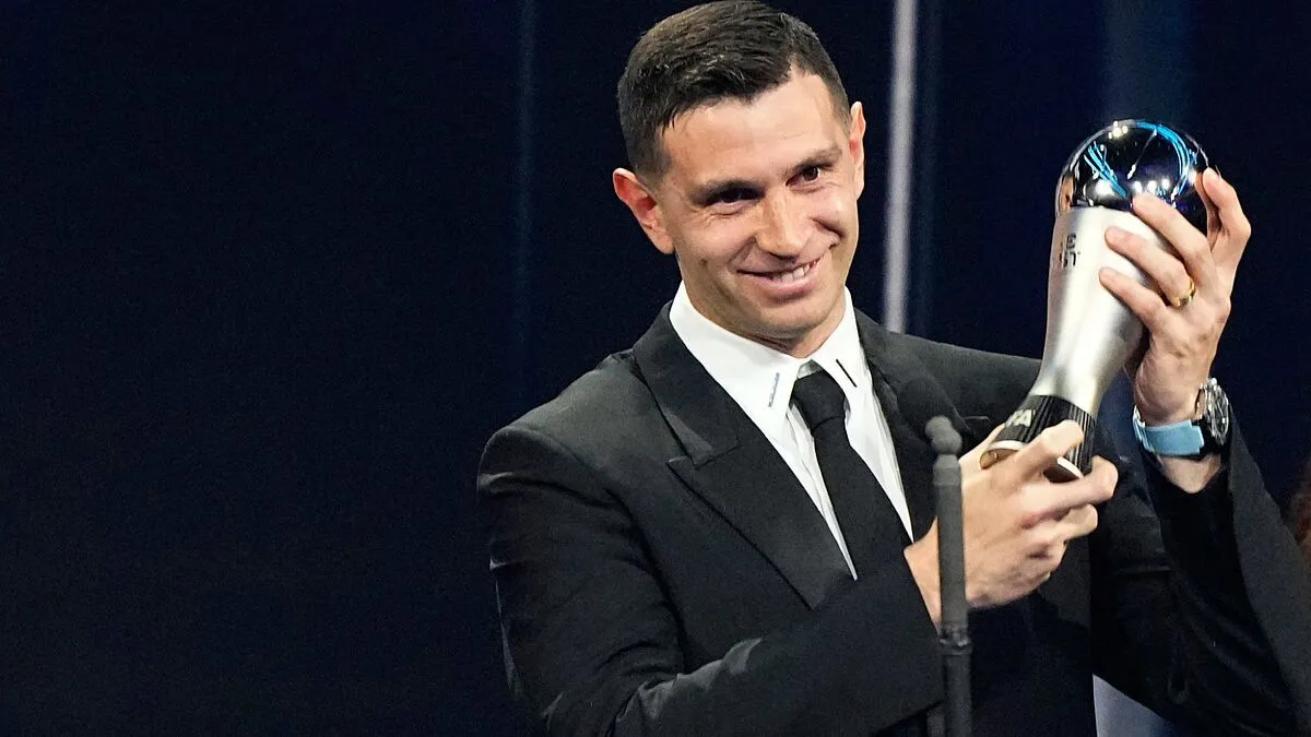 Dibu-Martinez-The-Best