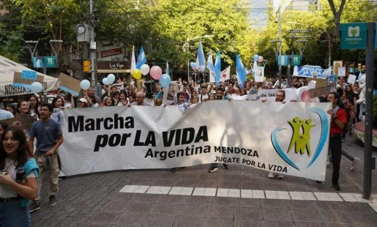 se-realizo-la-10-marcha-por-la-vida-en-honor-al-dia-del-nino-por-nacer-Vi68