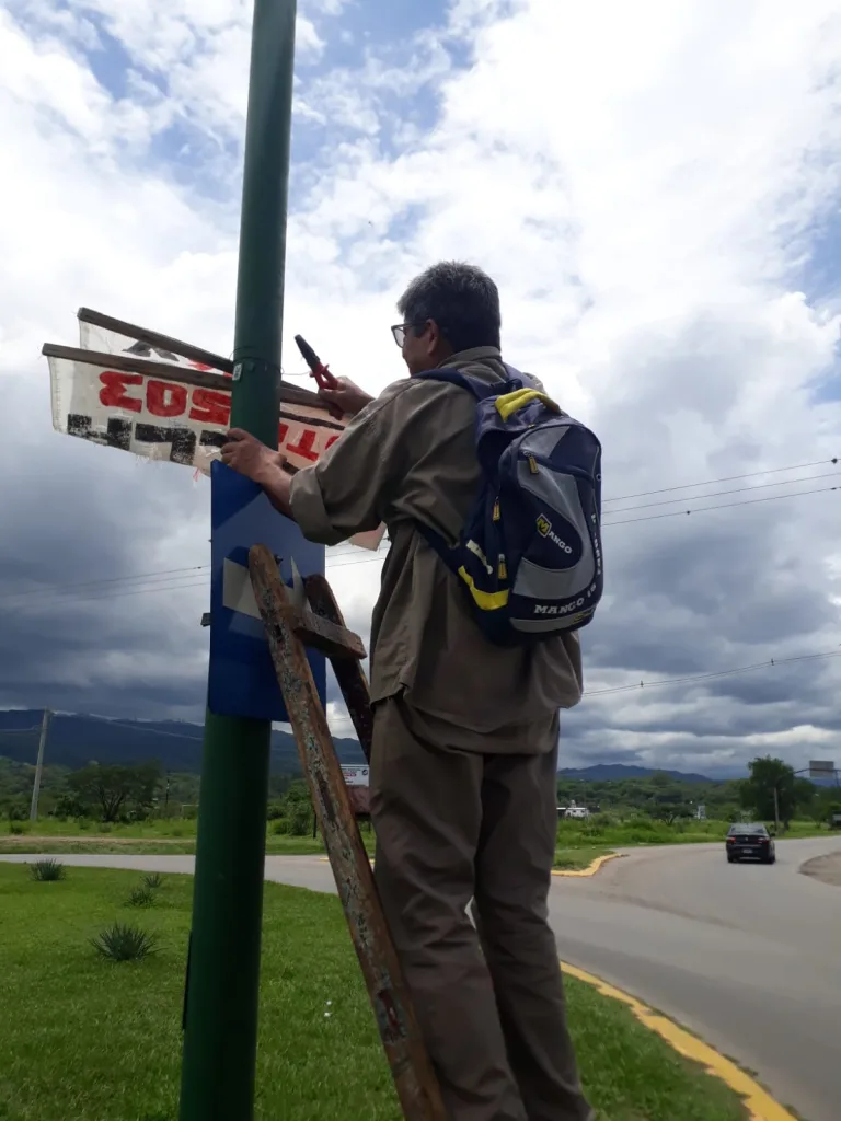 retiro-carteleria-politica-5-768x1024