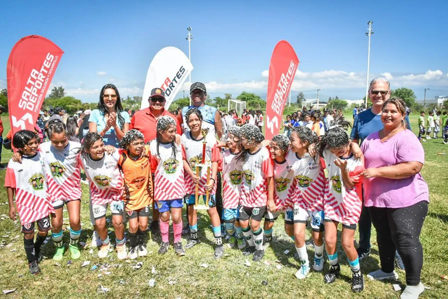 5883-gran-cierre-del-torneo-cebollitas-con-la-entrega-de-premios-a-los-campeones-interzonales