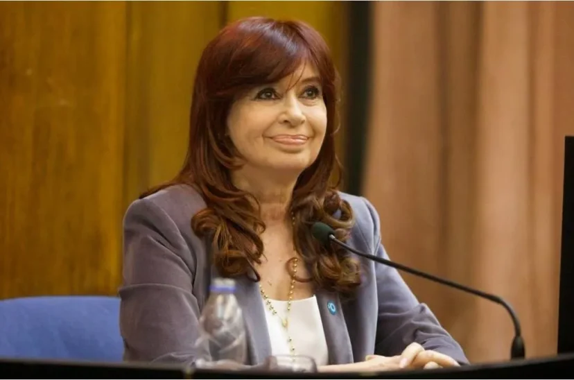 cristina-kirchner-comodoro-py-oficialjpg-828x548