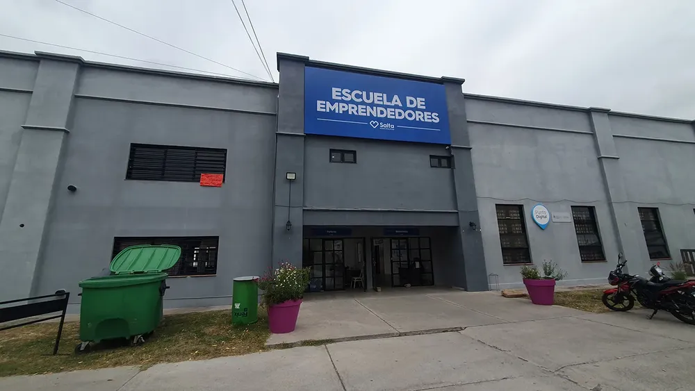 escuela-de-emprendedores-fachada-1