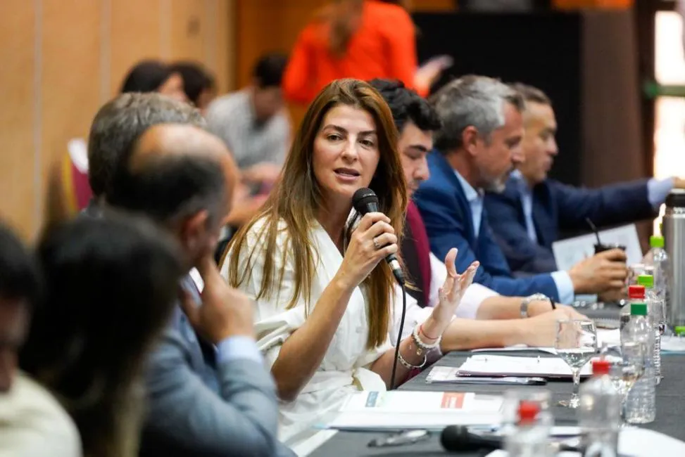 27922-bettina-romero-present-obras-prioritarias-para-que-sean-incluidas-en-el-presupuesto-provincial