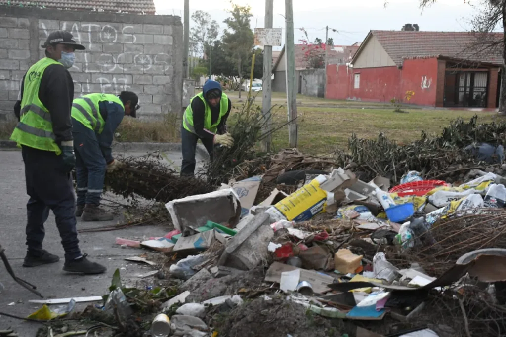 limpieza-microbasural-barrio-santa-ana-3-1024x682
