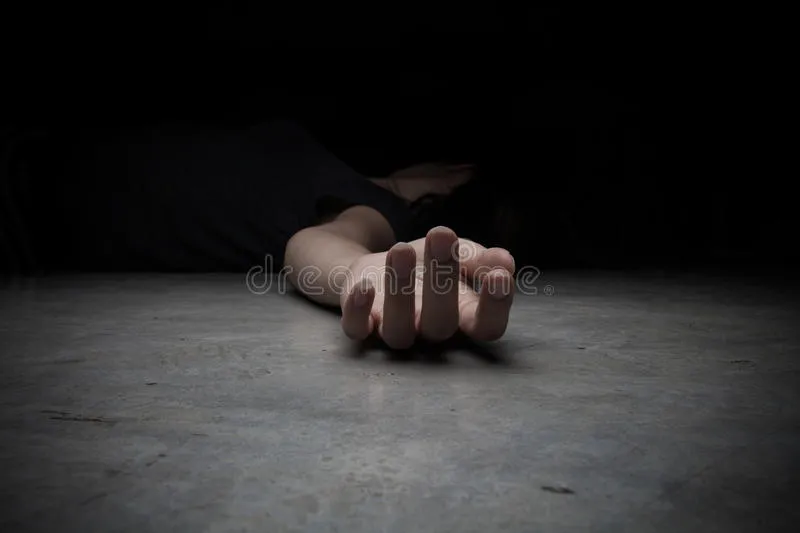 el-cuerpo-de-la-mujer-muerta-foco-mano-55880595