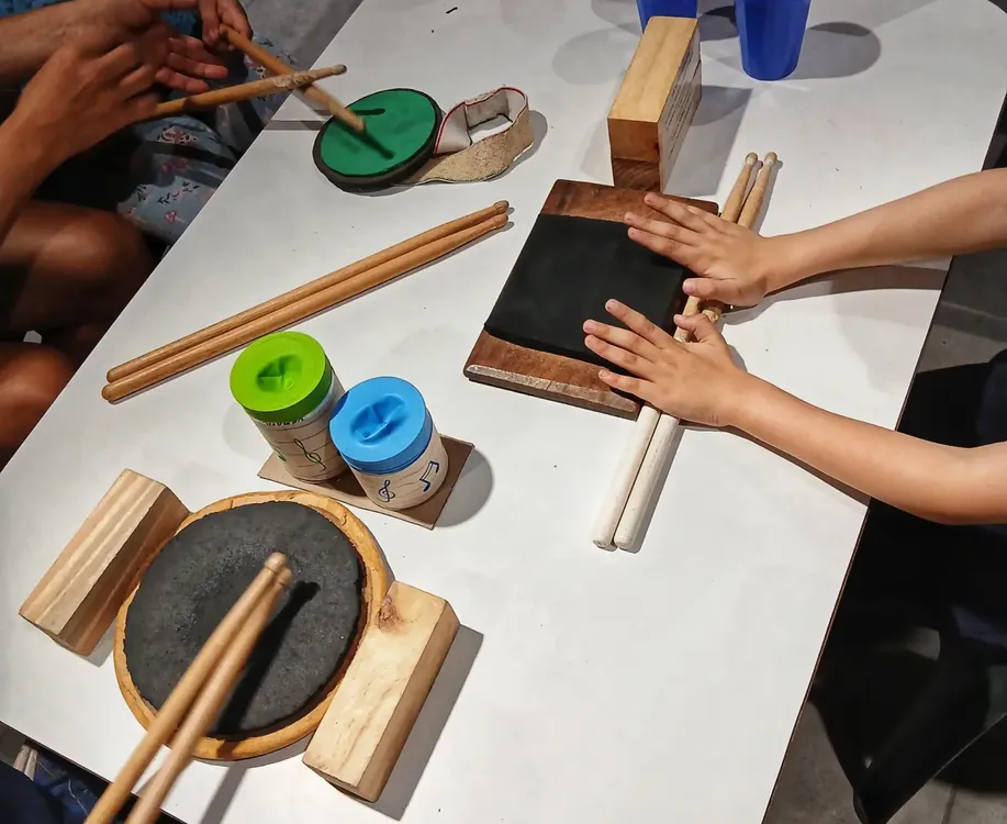 taller-de-percusion-casita-del-parque-scaled-e1759244146396-1536x1256