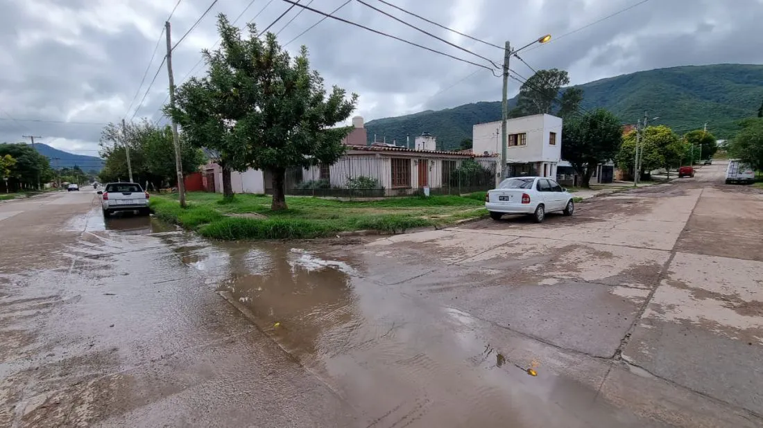 81283-vecinos-de-villa-mitre-hartos-de-las-perdidas-de-agua