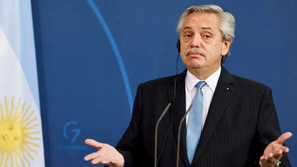 alberto-fernandez-manos