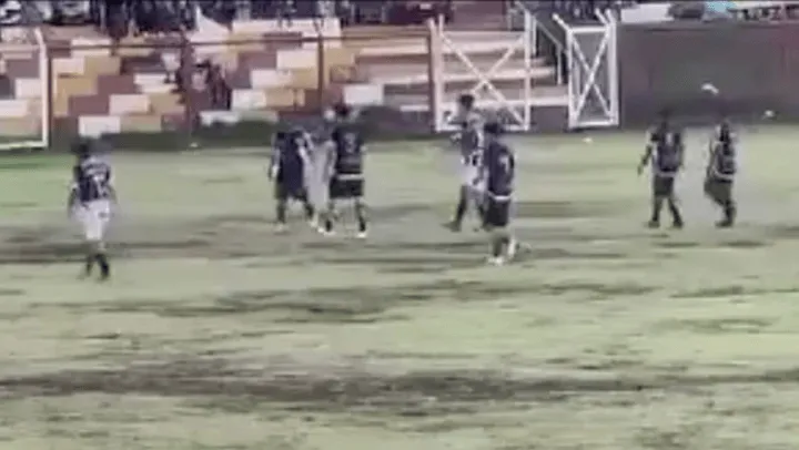 muri-_un_jugador_de_f-tbol_peruano_tras_ser_alcanzado_por_un_rayo_durante_un_partido_01_-1-.png_334702555