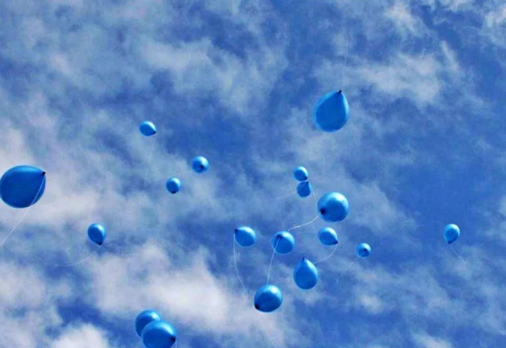 globos-azules-autismo-1024x704