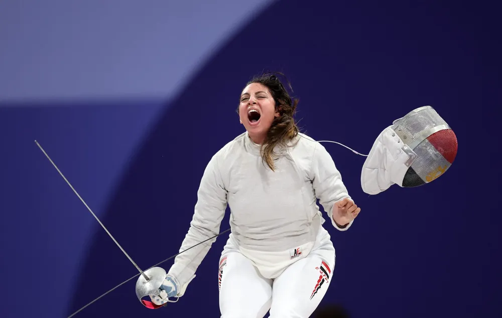 una-esgrimista-revelo-que-compitio-embarazada-de-siete-meses-en-los-juegos-olimpicos-mi-bebe-y-yo-tuvimos-un-buen-desafio-scaled