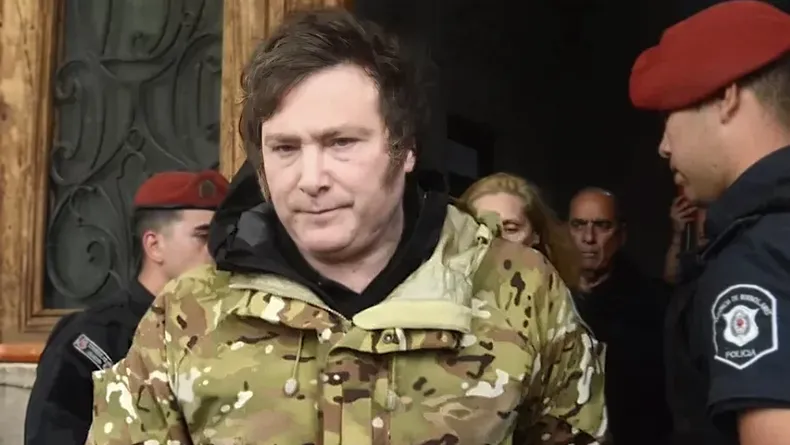 javier-milei-vestido-militar