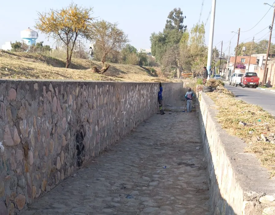 retiro-de-residuos-canales-6