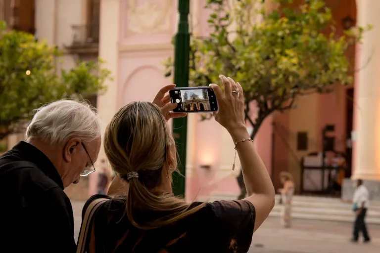 turimo-salta-turistas-catedral-768x512